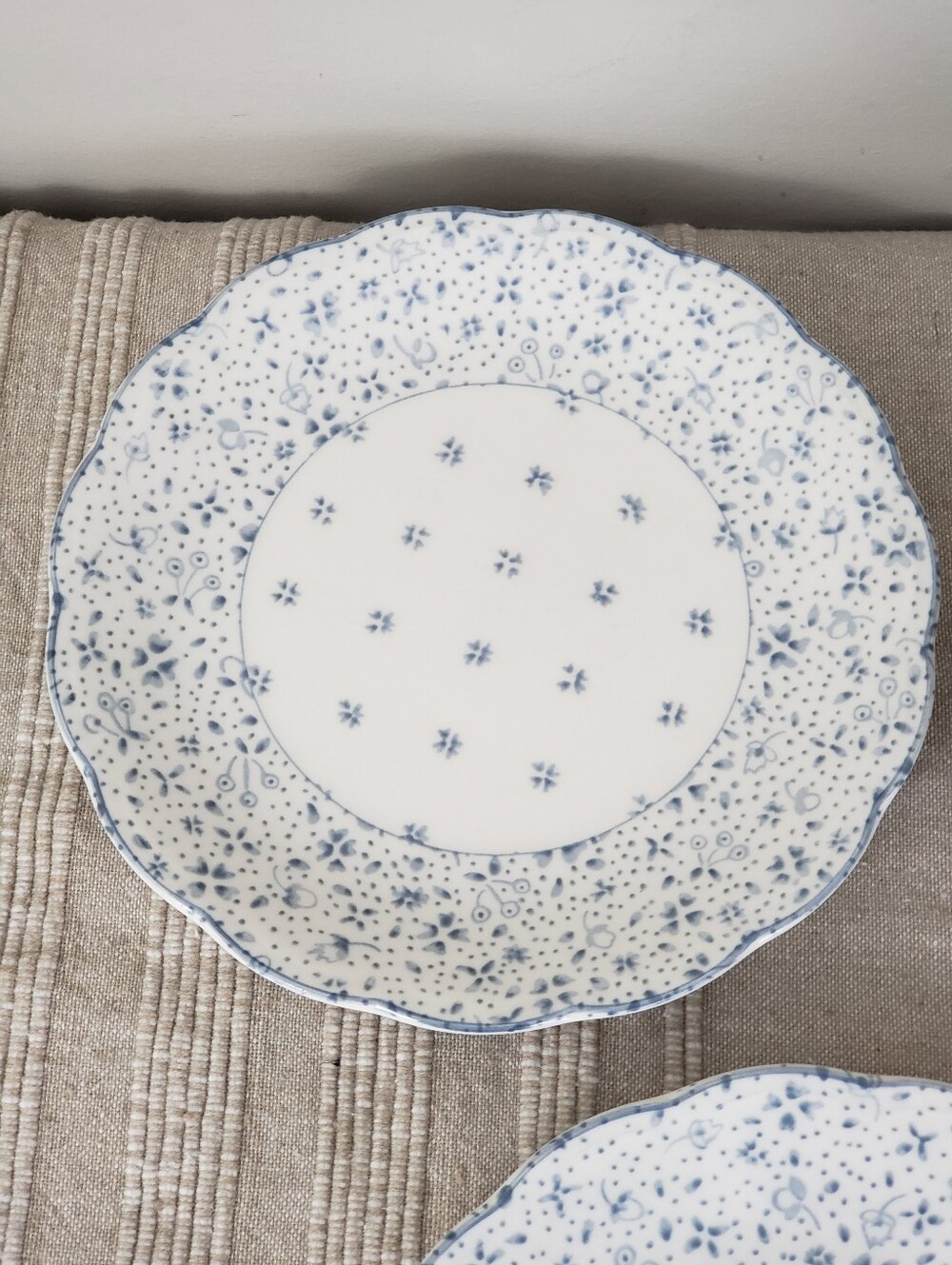 Nikko Forget-Me-Not Vintage Scalloped Bread & Butter Plates - 2 Plates - Picture 3 of 7